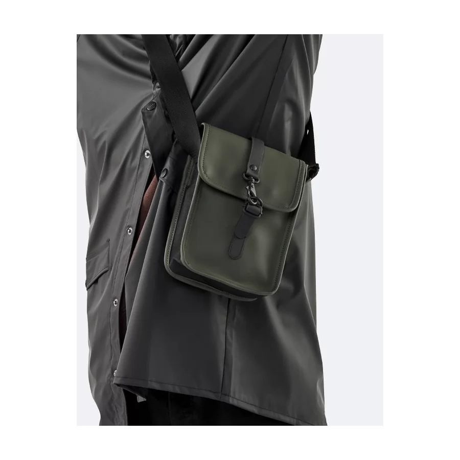 RAINS ”Flight Bag” BLACK + GREEN shoulder bag / cross-body bag w / strap (2 liters)