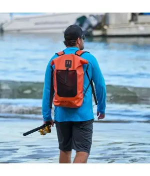 Letvægt rygsæk vandtæt 20.000 mm. GRUNDÉNS "Bootlegger Roll Top Backpack" rygsæk (30 liter)