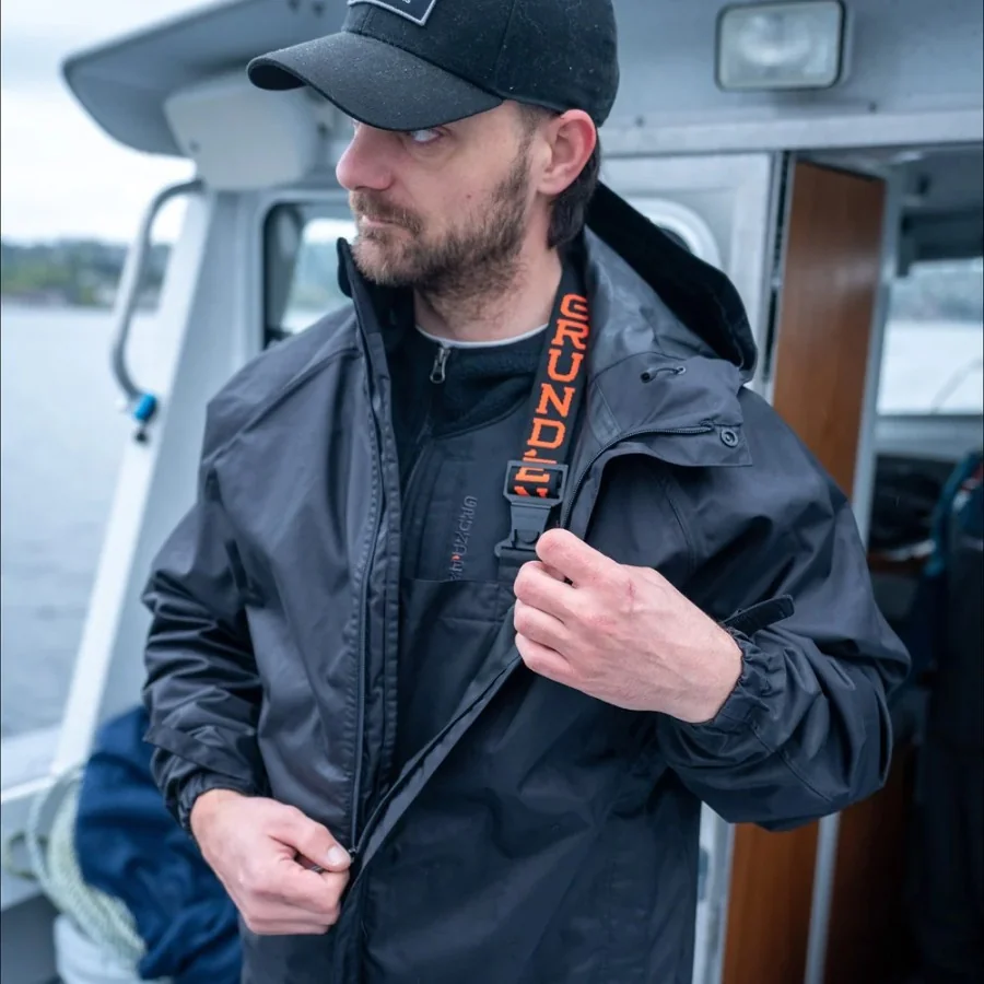 GRUNDENS Full Share 10.000 mm åndbar regnjakke til job, sport & fritid.